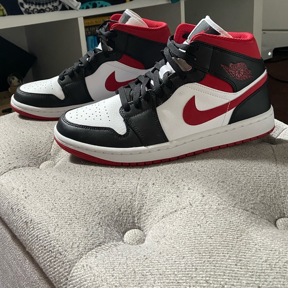 Air Jordan 1 mids